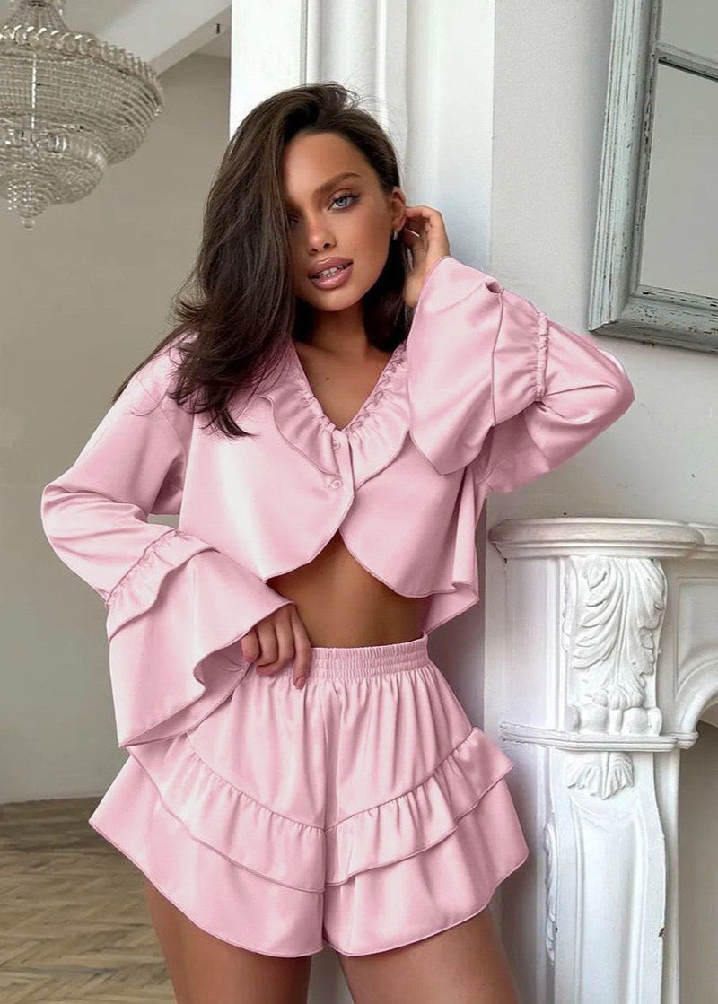 Well Tailored Top with a Graceful Silhouette