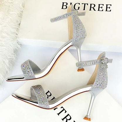 Well Tailored Heels with a Graceful Silhouette