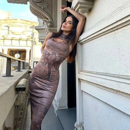 Well Tailored Dress with a Graceful Silhouette