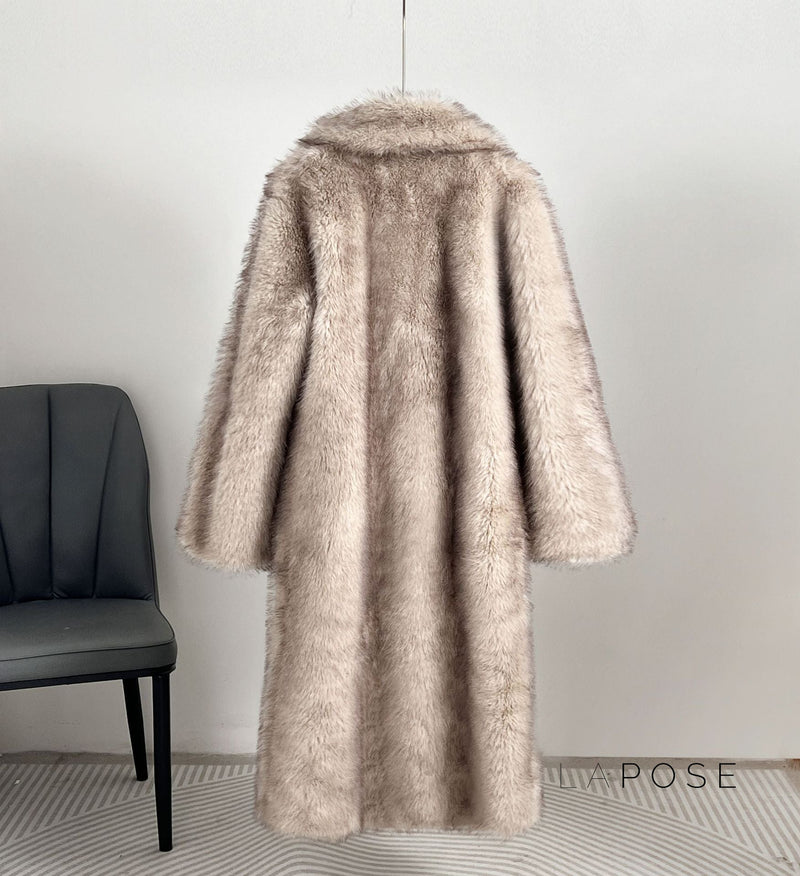 Beautifully Finished Coat in a Timeless Design