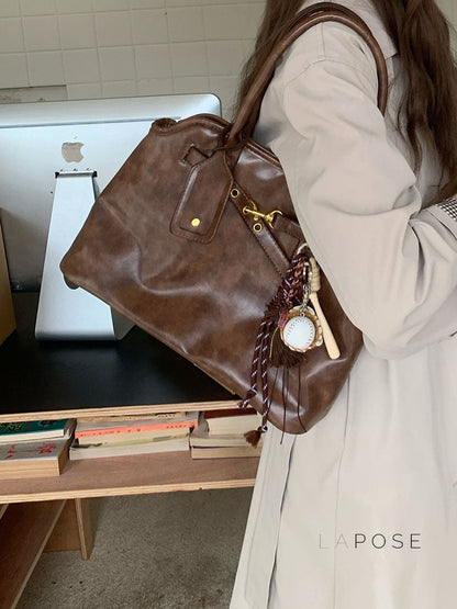 Polished Bag with an Effortless Classic Look