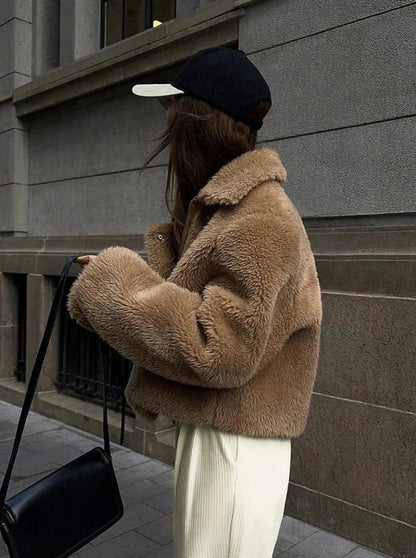 Well Tailored Coat with a Graceful Silhouette