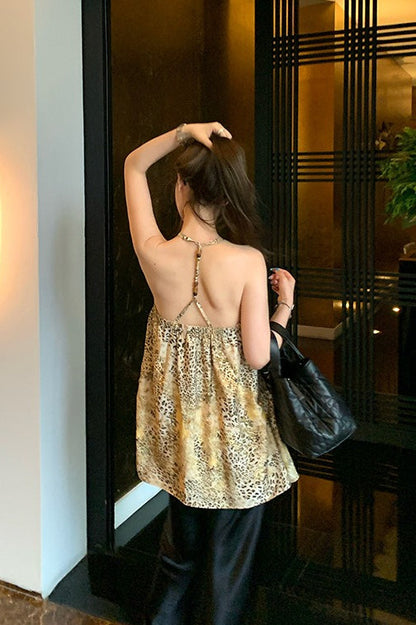 Classic Vintage Top with a Flattering Fit