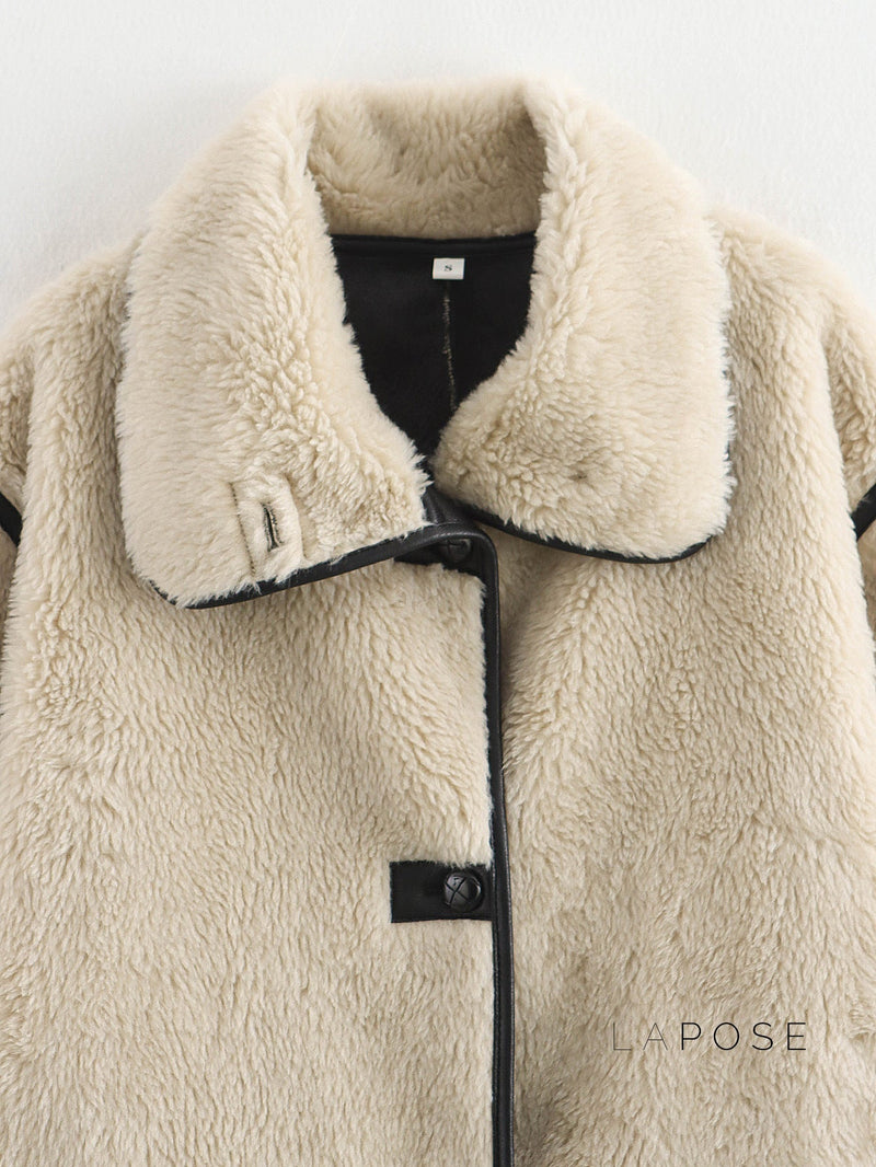 Effortlessly Elegant Coat with a Timeless Design