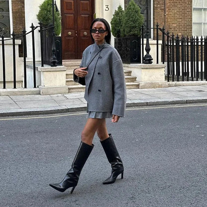 Well Tailored Coat with a Graceful Silhouette