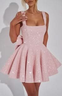 Beautifully Finished Dress in a Timeless Design