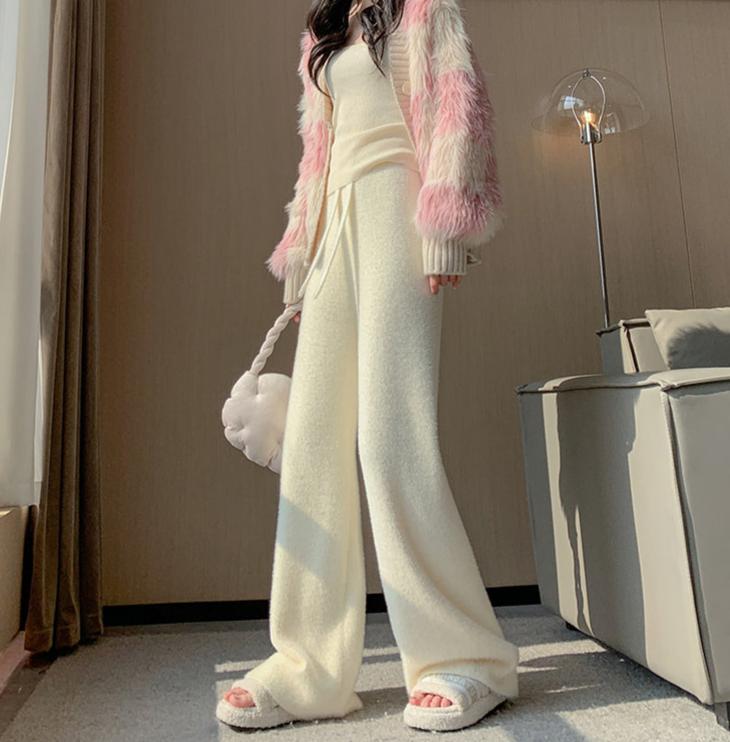 Classic Vintage Pants with a Flattering Fit