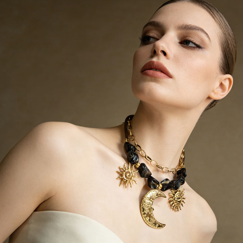 Effortlessly Elegant Garment with a Timeless Design