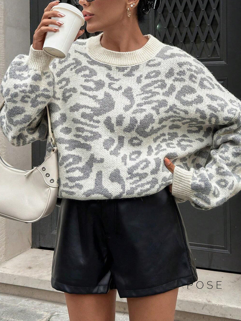 Well Tailored Sweater with a Graceful Silhouette