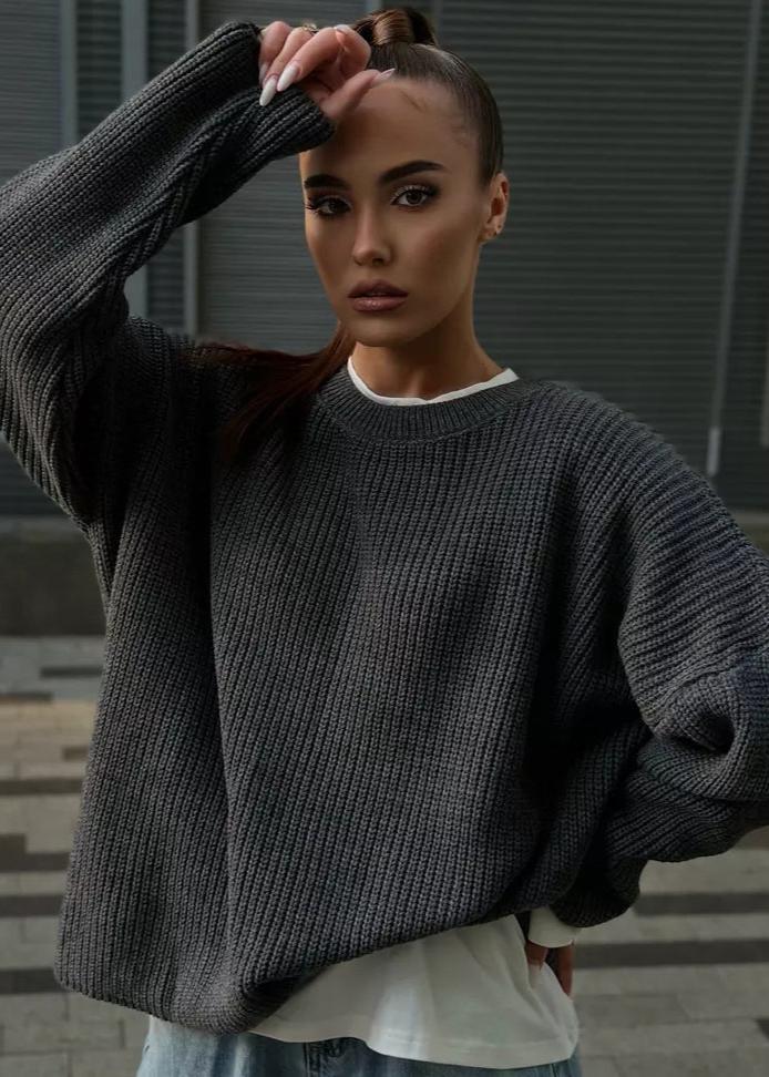 Well Tailored Sweater with a Graceful Silhouette