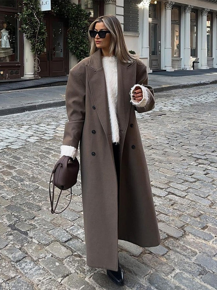 Sophisticated Coat with a Clean Classic Look