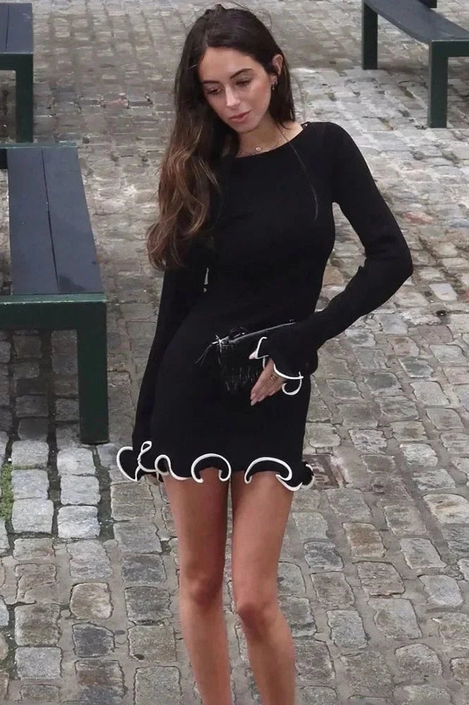 Effortlessly Elegant Dress with a Timeless Design