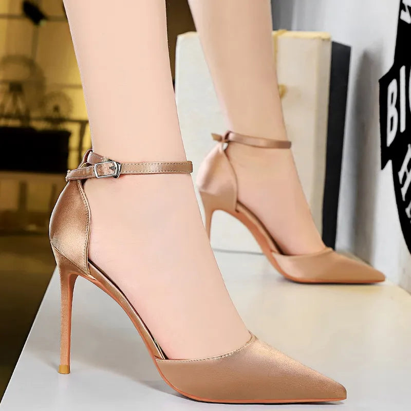 A Vintage Style Heels with Delicate Timeless Details