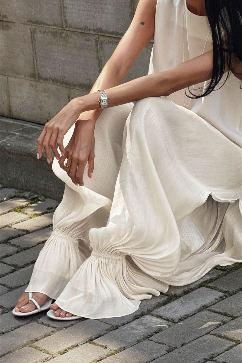 Well Tailored Pants with a Graceful Silhouette
