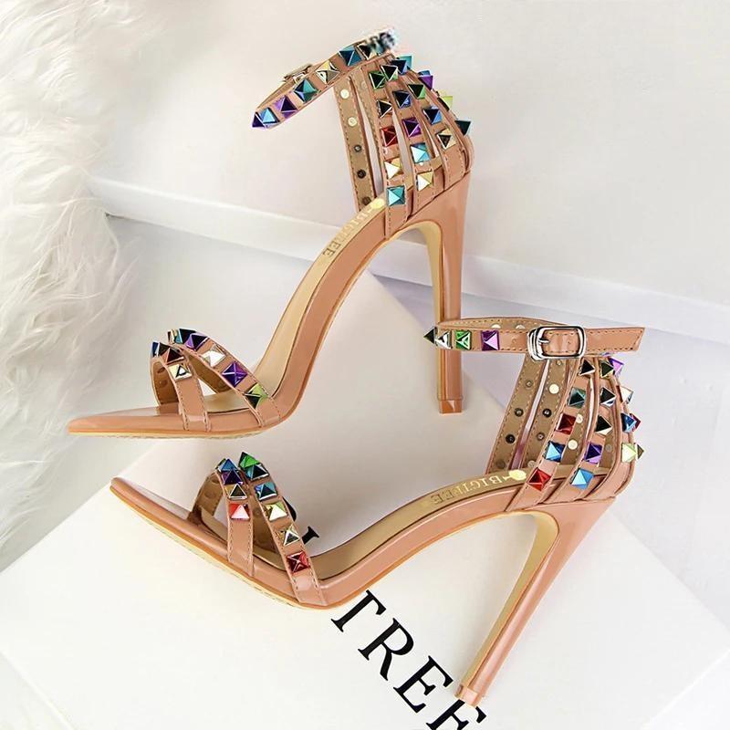 Polished Sandals with an Effortless Classic Look