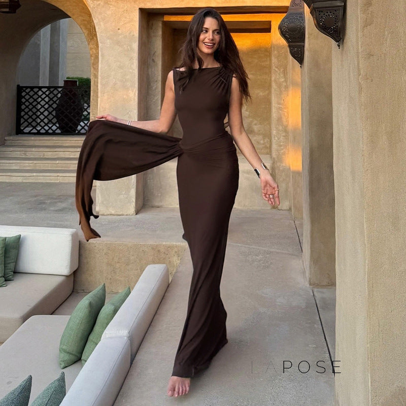 Beautifully Finished Dress in a Timeless Design