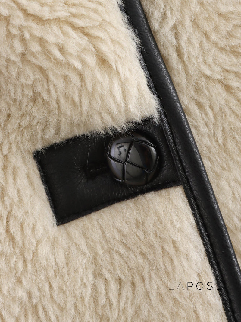 Effortlessly Elegant Coat with a Timeless Design