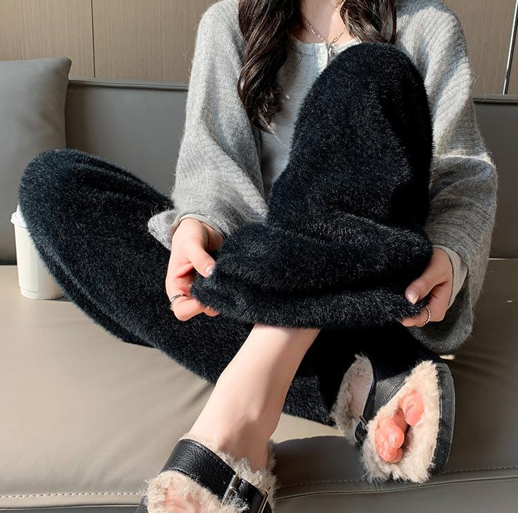 Classic Vintage Pants with a Flattering Fit