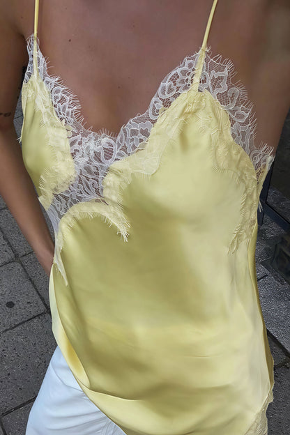 Effortlessly Elegant Top with a Timeless Design