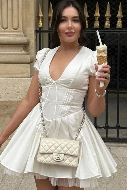 Effortlessly Elegant Dress with a Timeless Design