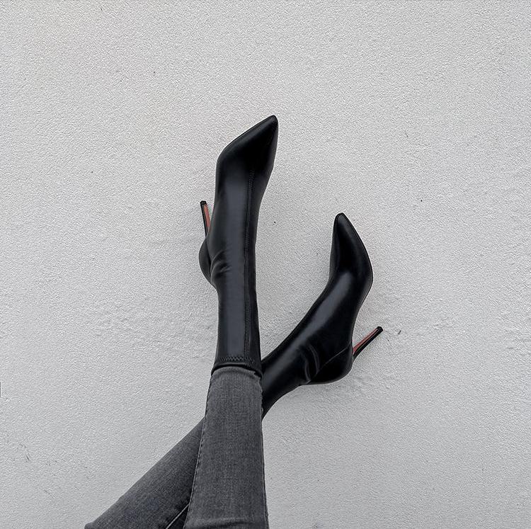 Well Tailored Boots with a Graceful Silhouette