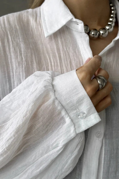 Well Tailored Blouse with a Graceful Silhouette