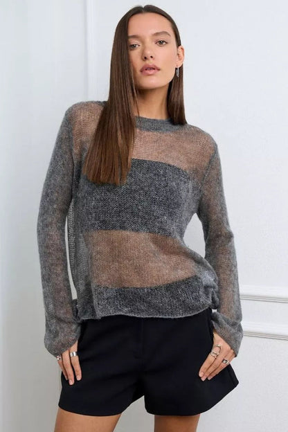 Well Tailored Blouse with a Graceful Silhouette