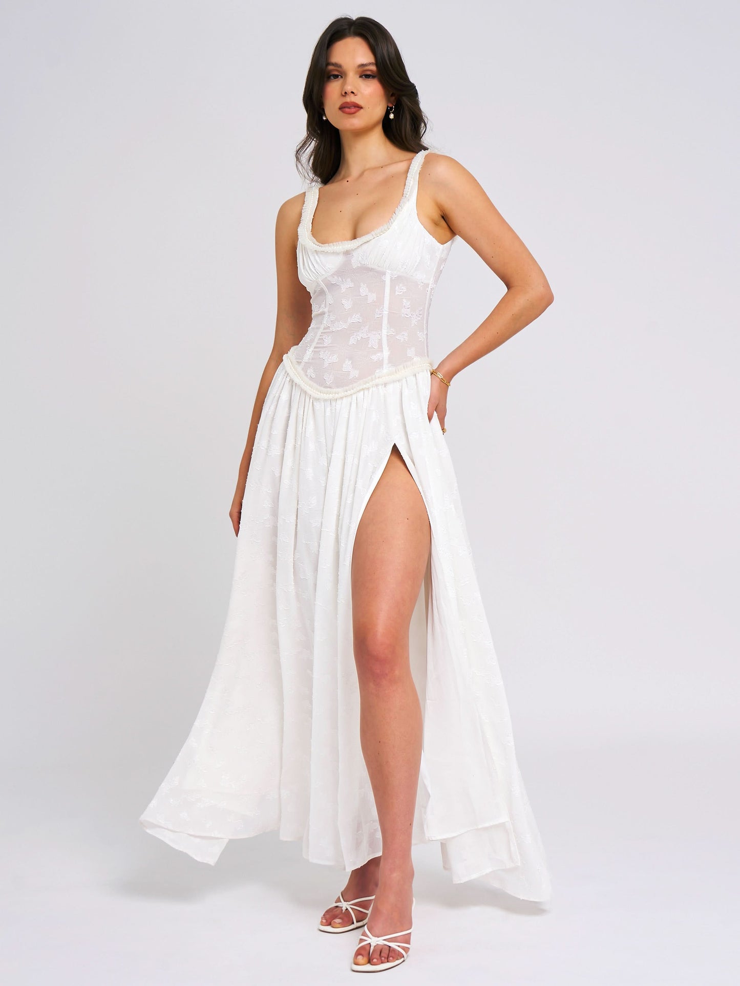 Well Tailored Dress with a Graceful Silhouette
