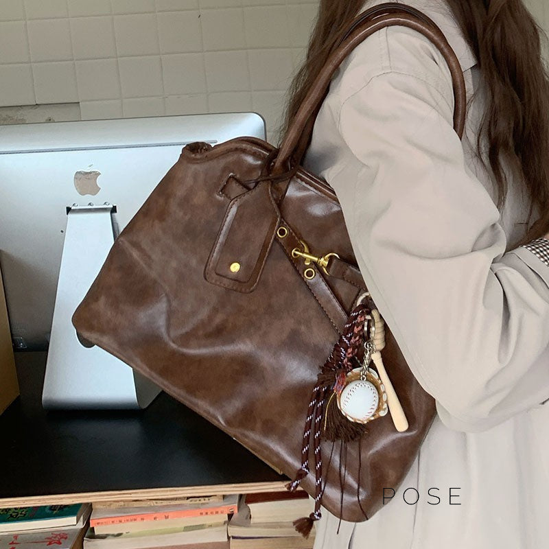 Polished Bag with an Effortless Classic Look