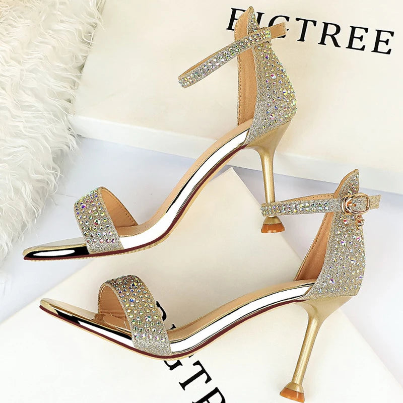 Well Tailored Heels with a Graceful Silhouette
