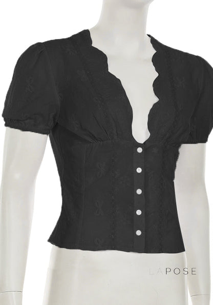 Effortlessly Elegant Blouse with a Timeless Design