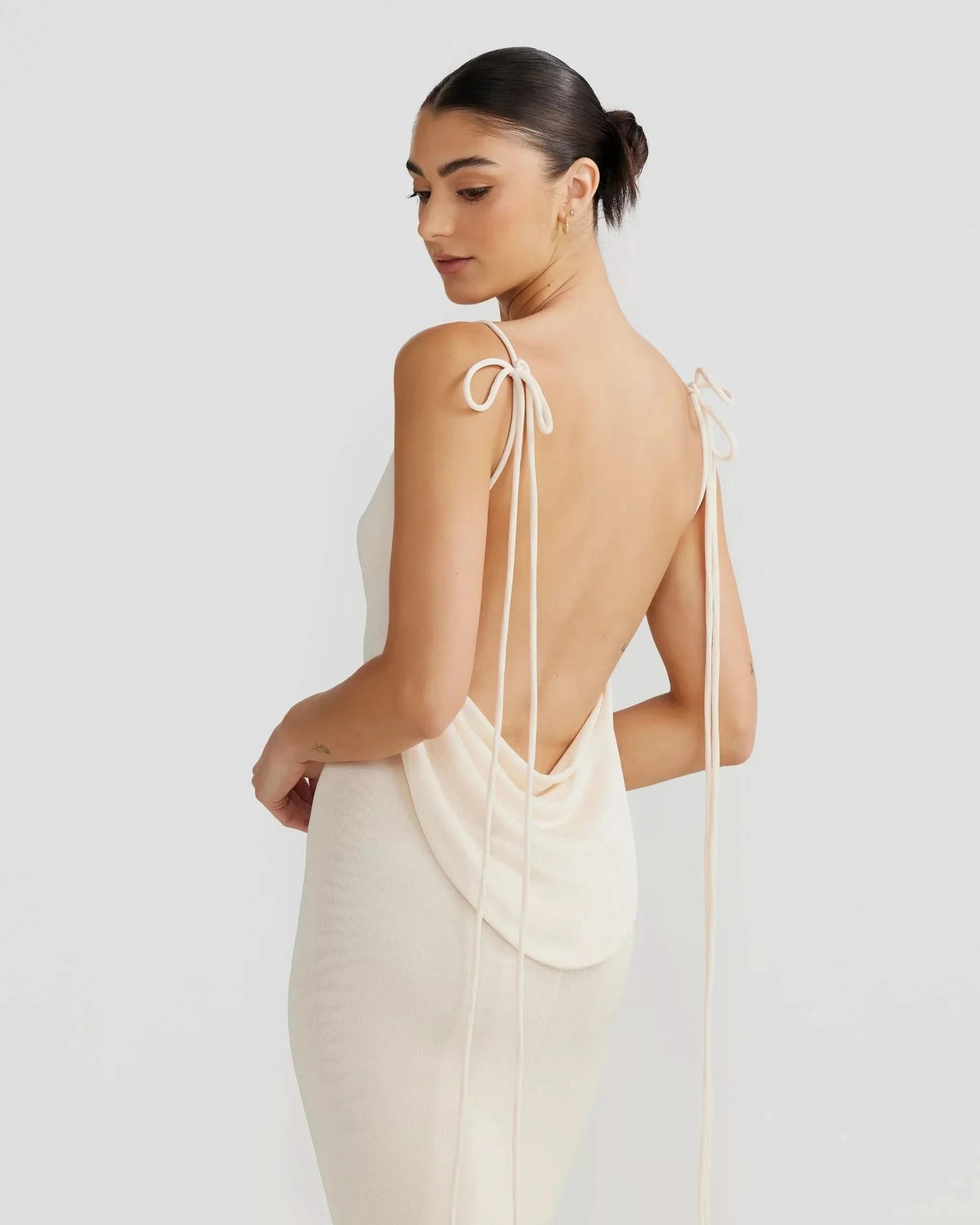 Effortlessly Elegant Dress with a Timeless Design