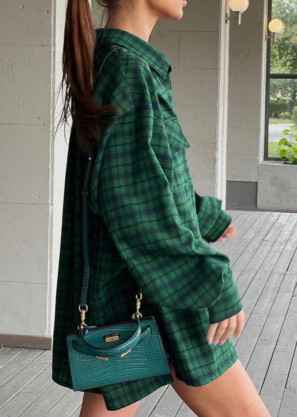 Classic Vintage Shirt with a Flattering Fit
