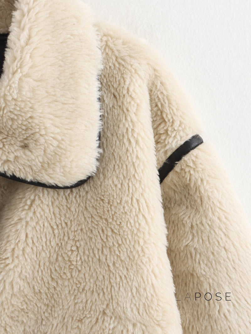 Effortlessly Elegant Coat with a Timeless Design