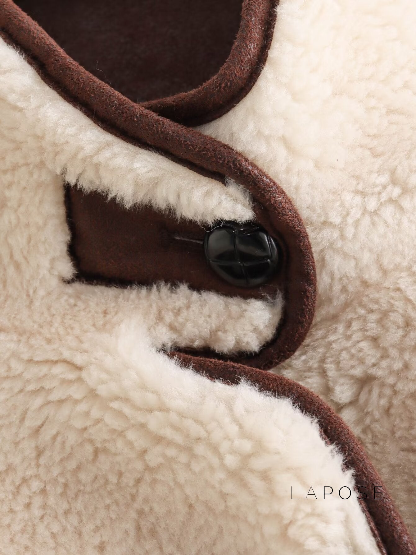 Effortlessly Elegant Coat with a Timeless Design