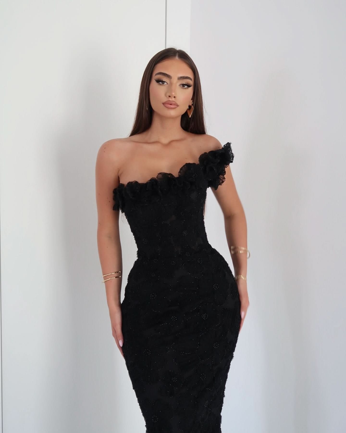 Effortlessly Elegant Garment with a Timeless Design