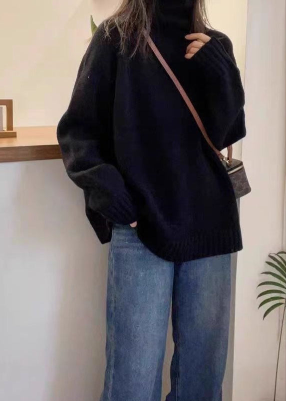 Well Tailored Sweater with a Graceful Silhouette