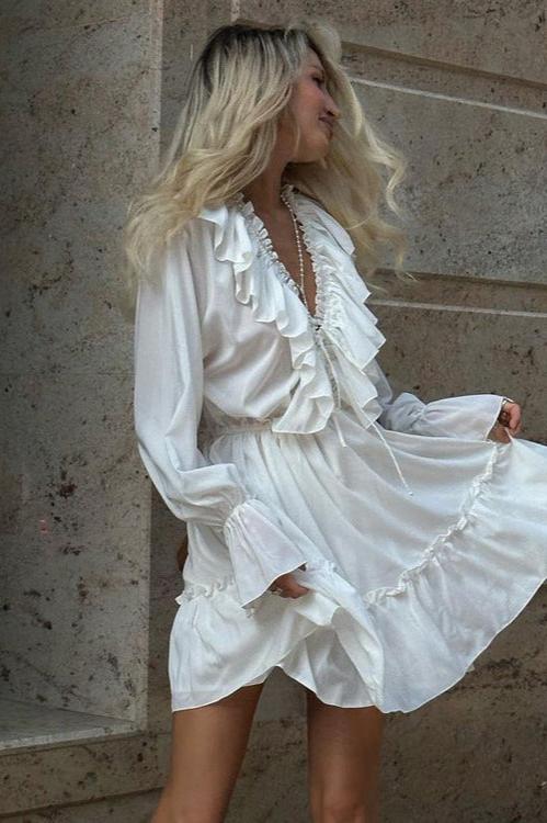 Effortlessly Elegant Dress with a Timeless Design