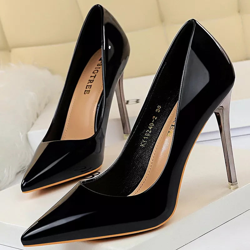 Classic Vintage Heels with a Flattering Fit