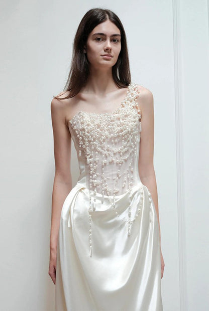 Effortlessly Elegant Dress with a Timeless Design