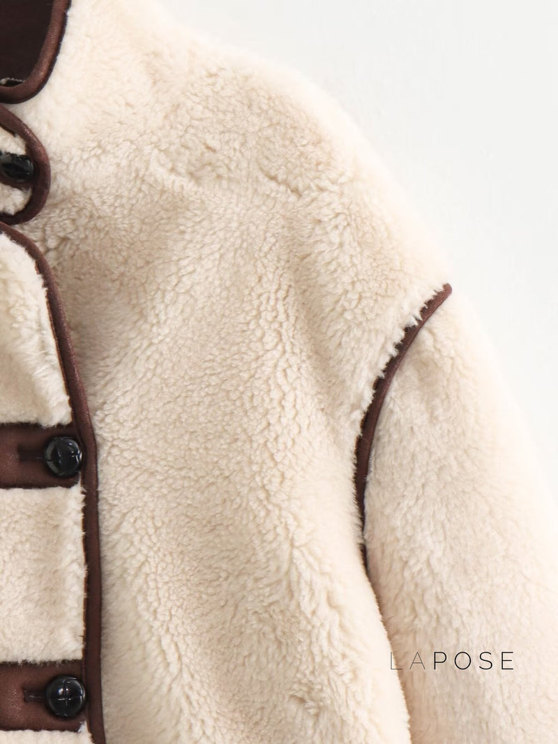 Effortlessly Elegant Coat with a Timeless Design