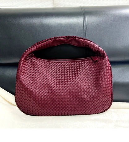 Well Tailored Bag with a Graceful Silhouette