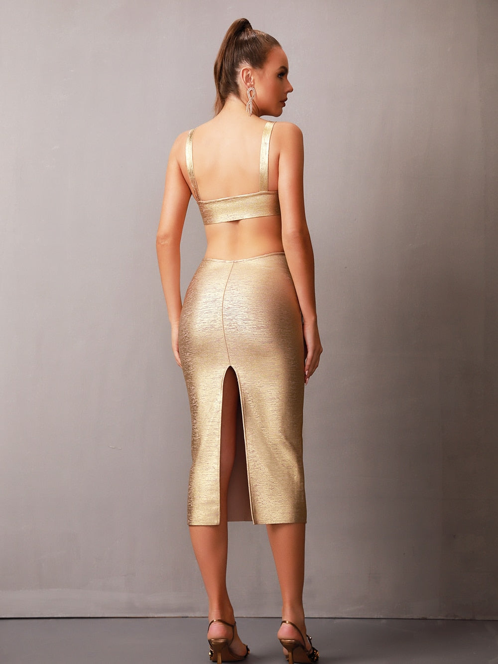 Beautifully Finished Dress in a Timeless Design