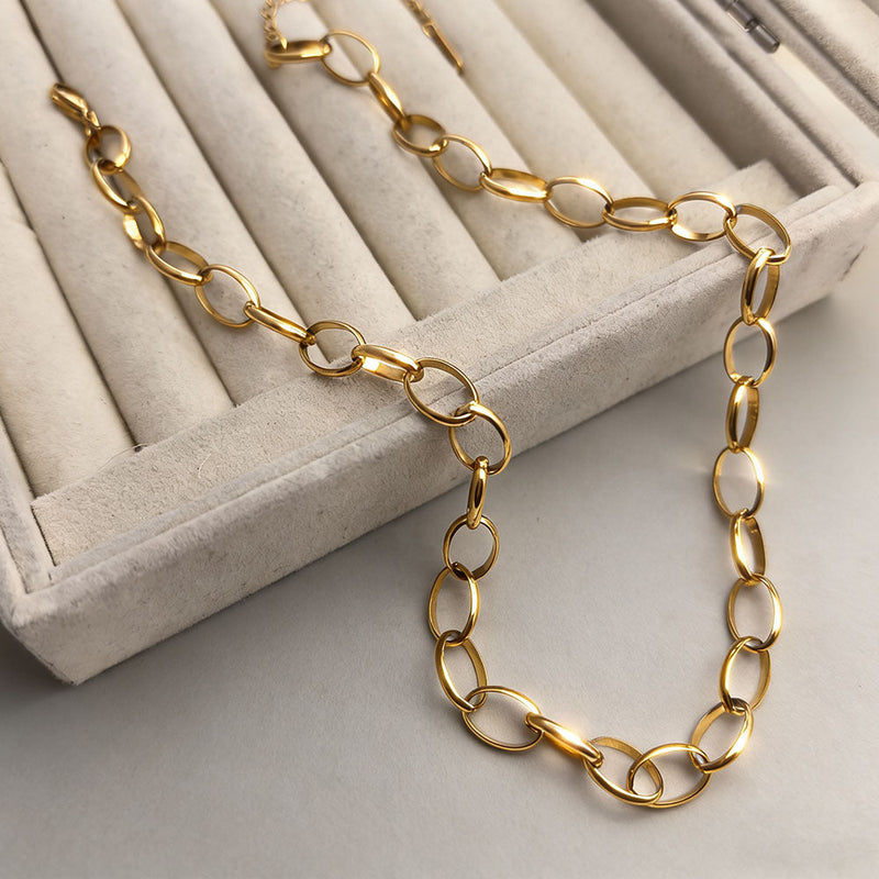 Effortlessly Elegant Garment with a Timeless Design
