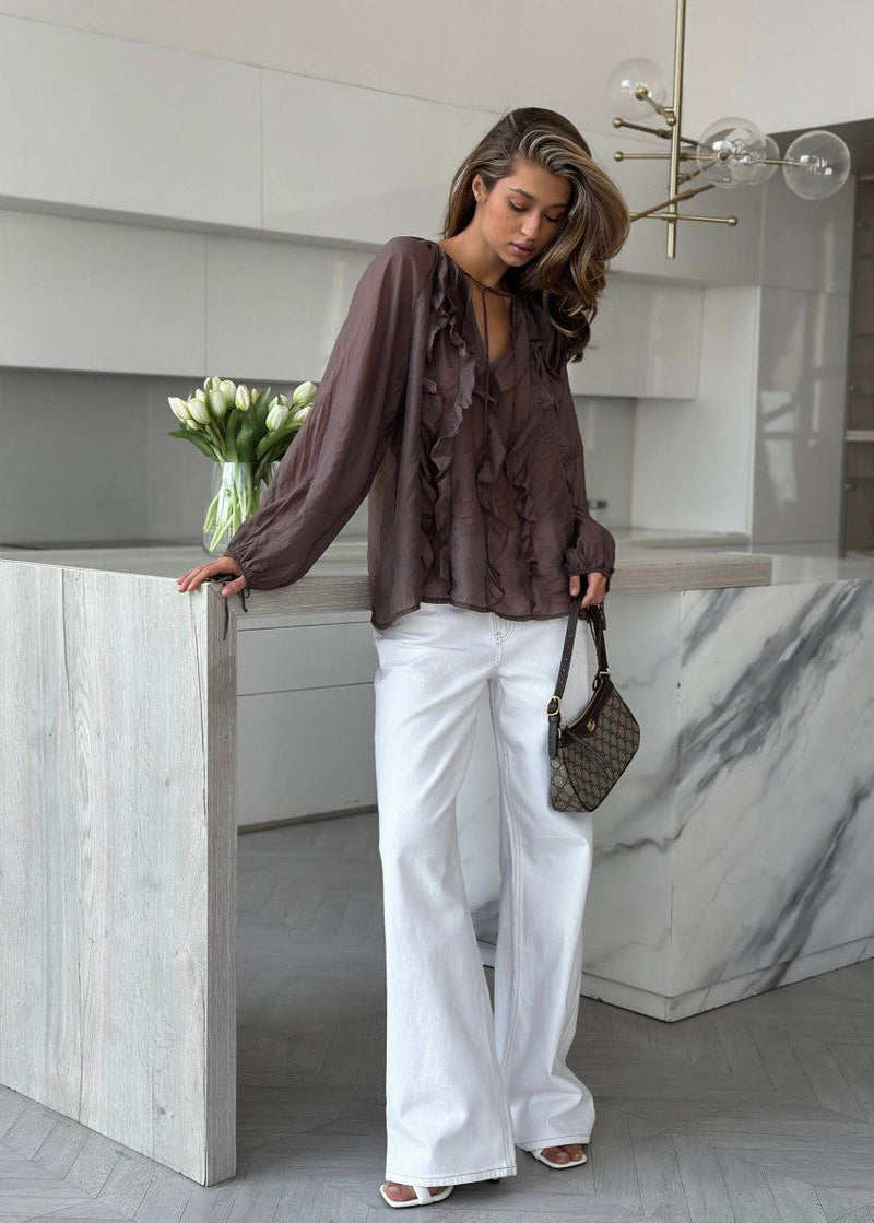 Well Tailored Blouse with a Graceful Silhouette