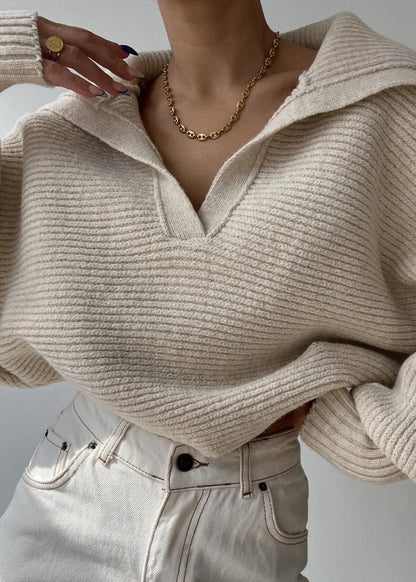 Well Tailored Sweater with a Graceful Silhouette