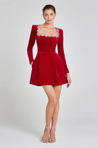 Well Tailored Dress with a Graceful Silhouette