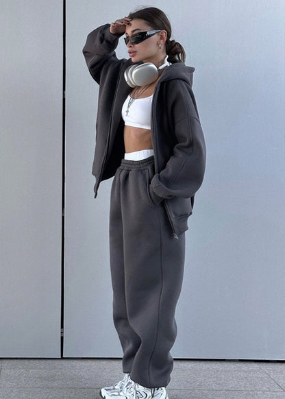 Well Tailored Pants with a Graceful Silhouette