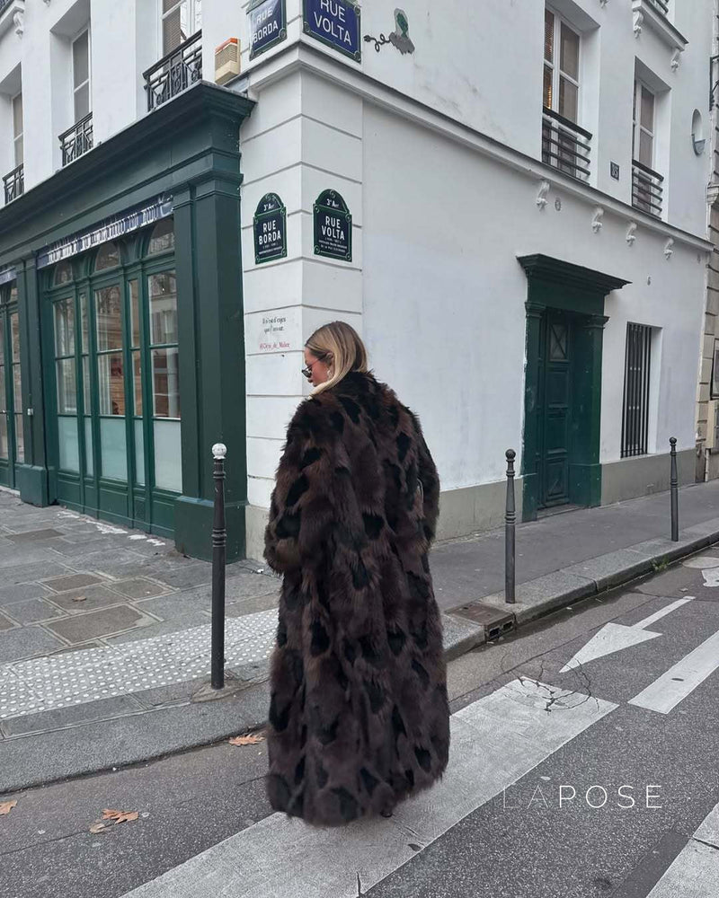 Well Tailored Coat with a Graceful Silhouette
