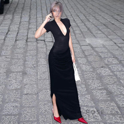 Effortlessly Elegant Dress with a Timeless Design